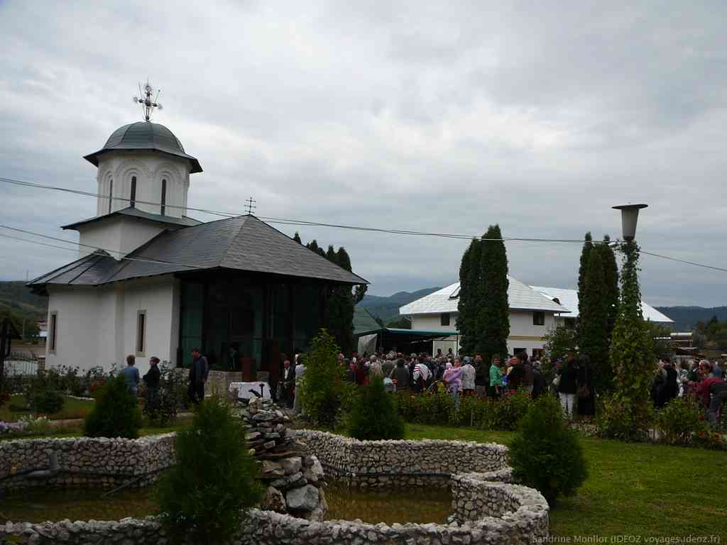Eglise d'Ostrov lors de la journée du monastère le 8 septembre