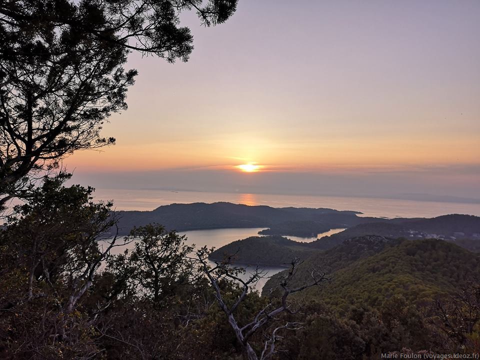 coucher de soleil sur l'adriatique sur l'île de Mljet