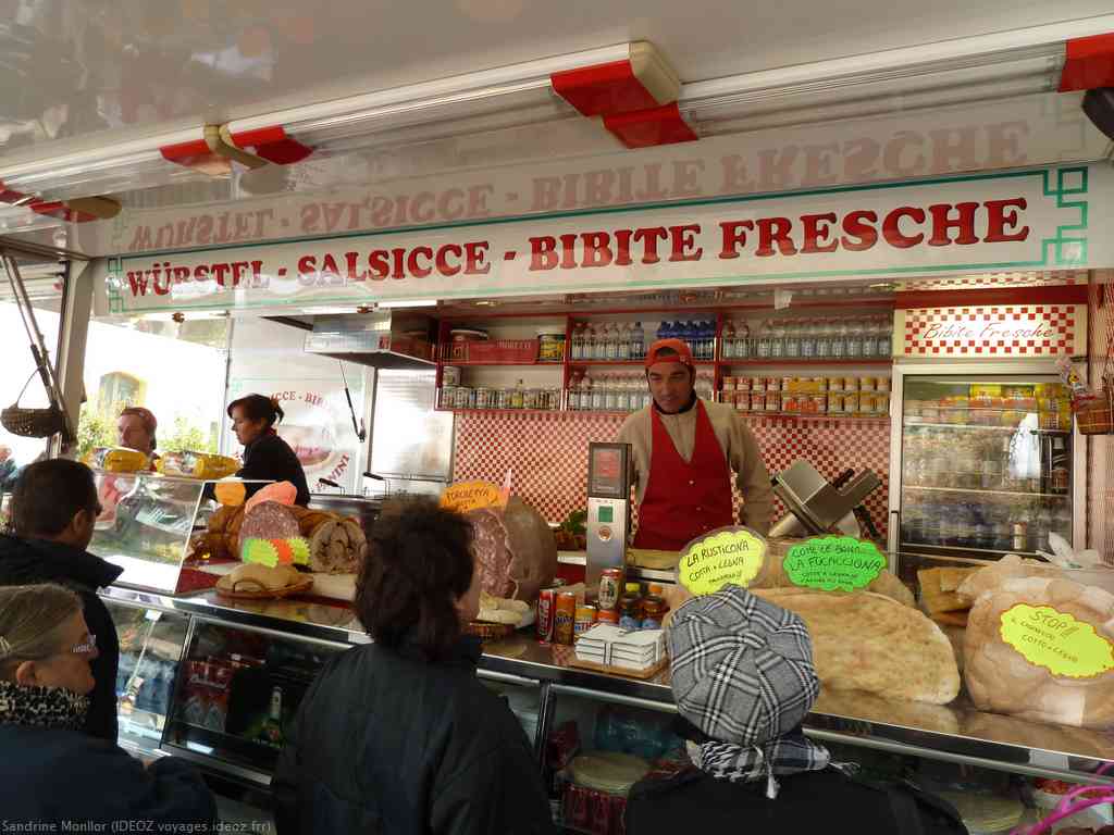 Vendeur de porchetta et de saucisses italiennes