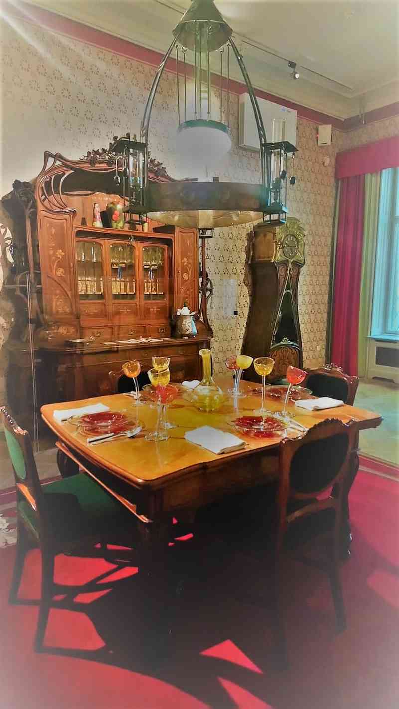 exposition Art Nouveau table et repas villa de György Ráth