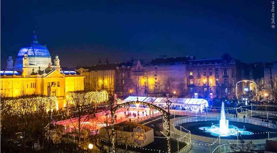 marché de Noel devant le théatre national de Zagreb