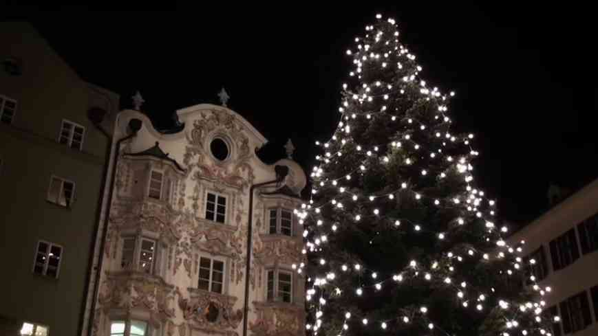 Innsbruck à Noel sapin illuminé dans la vieille ville