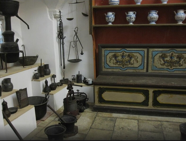 vieille pharmacie du monastere franciscain la plus ancienne des pharmacies à dubrovnik