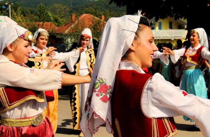 Voyager en Bosnie-Herzégovine : guide de voyage pratique danses traditionnelles en bosnie herzégovine