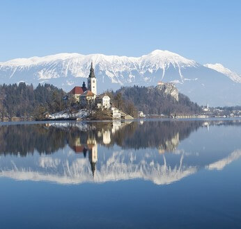 bled lac dans les alpes en slovénie