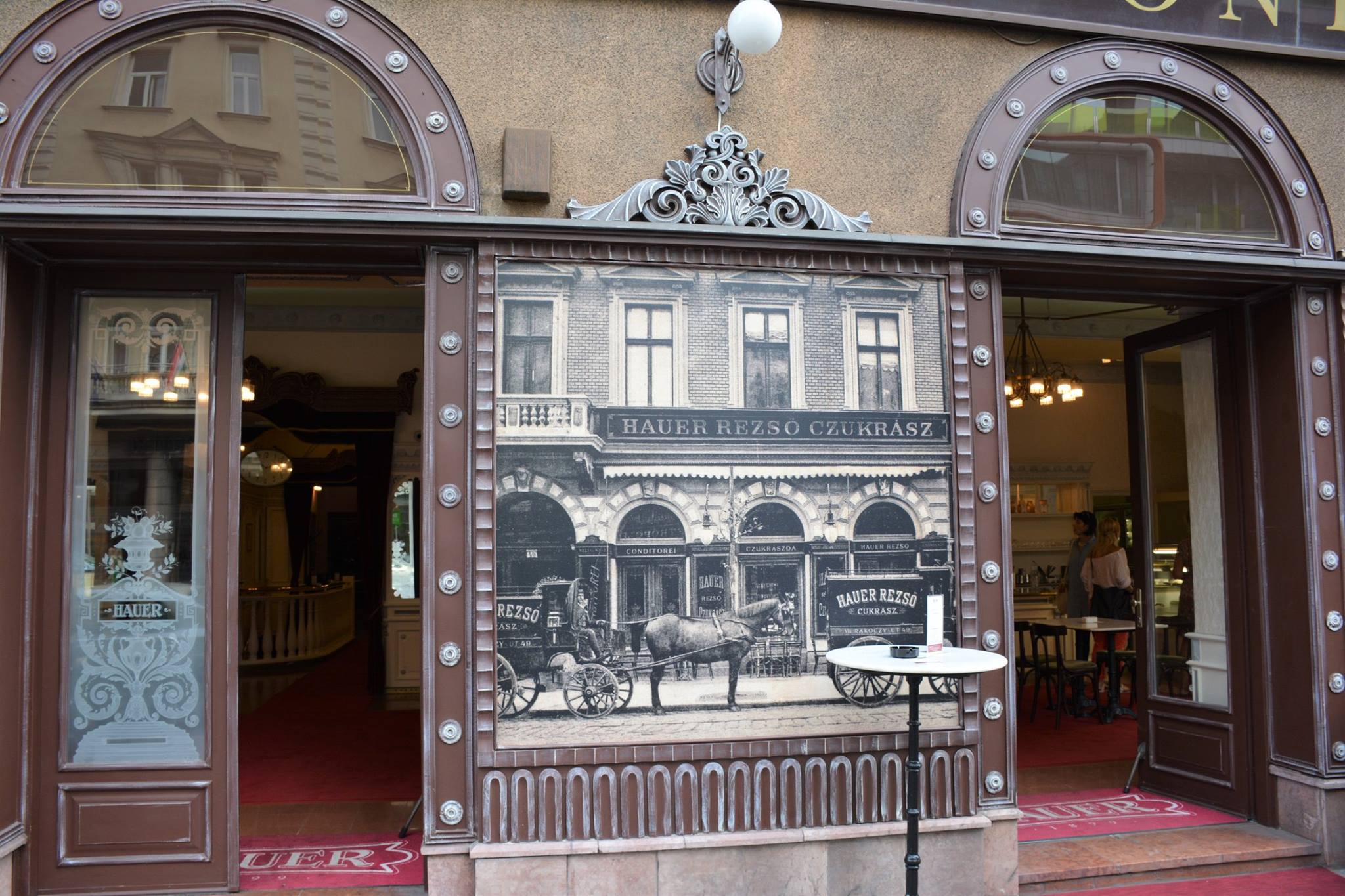 café hauer façade représentant la belle époque à Budapest