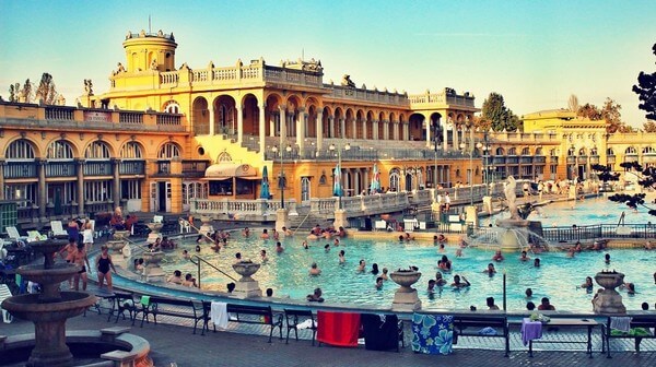 Budapest Bains schezeny piscine extérieure