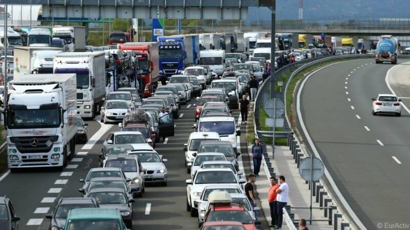 slovenia croatia border frontière slovénie - croatie bouchons embouteillages
