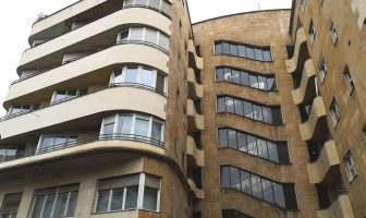 Bauhaus à Budapest ou comment le modernisme a transformé la capitale hongroise Immeuble dans le style Bauhaus à Budapest