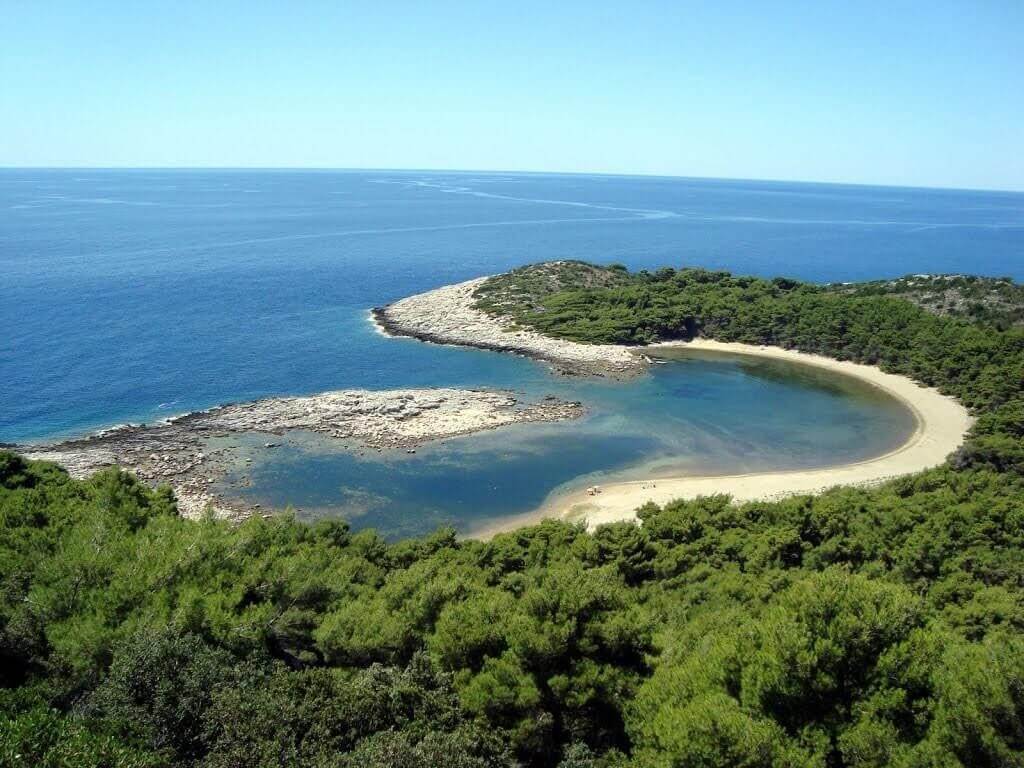 baie de saplunara plage de sable fin en croatie en dalmatie du sud