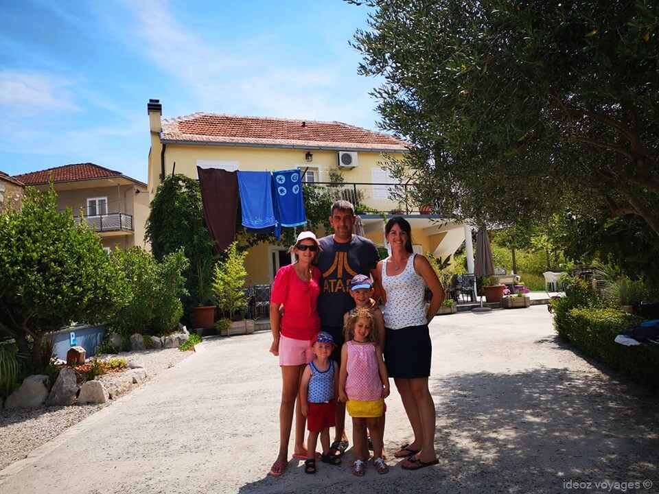 famille ravie de son séjour chez Mélanie à Stasevica villa jozetine