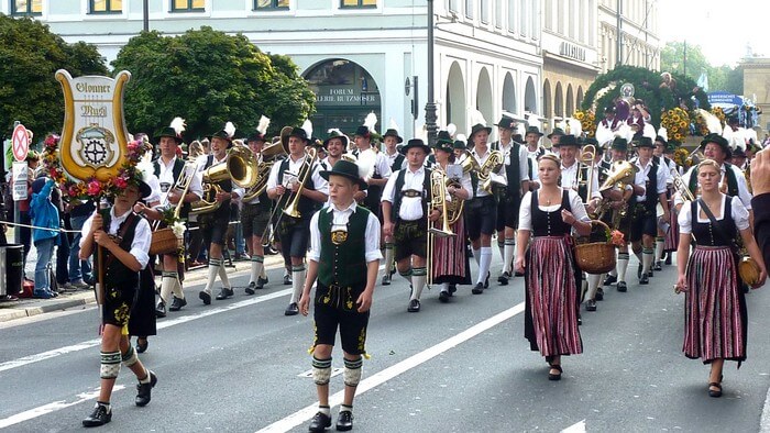 défilé d'oktoberfest dans les rues de munich (1)