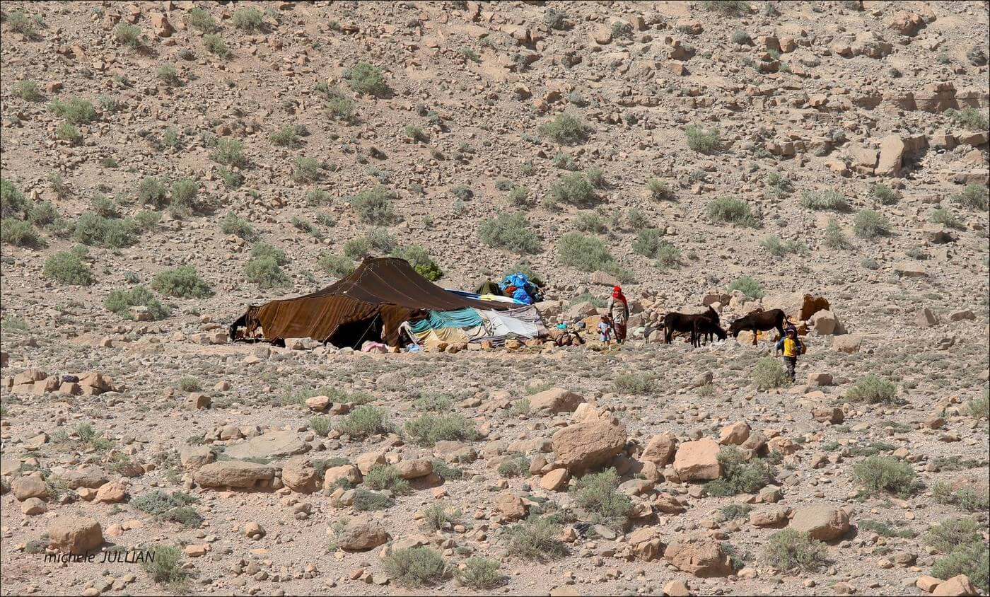 campement de nomades berbères au maroc