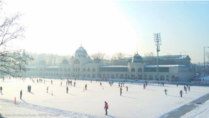 patinoire en plein air à Budapest en hiver
