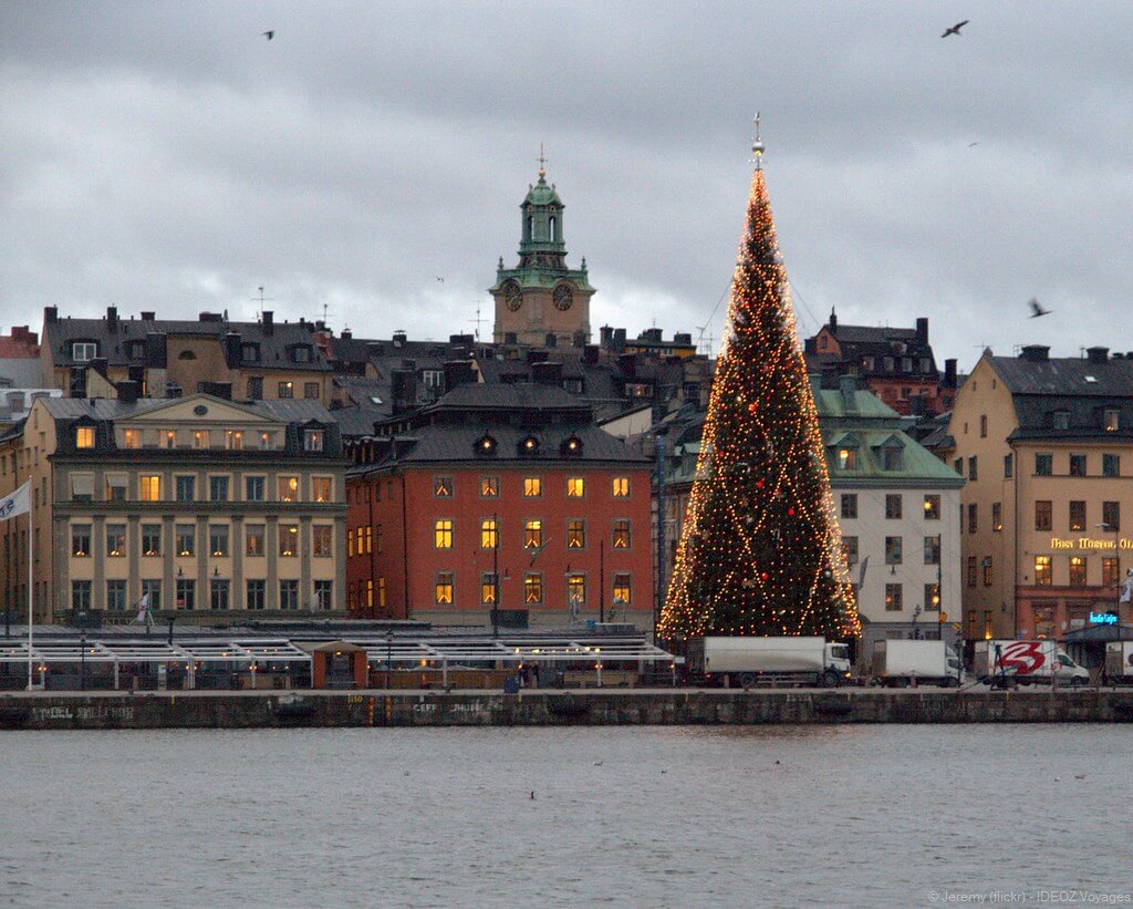 arbre de noel illuminé à stockholm