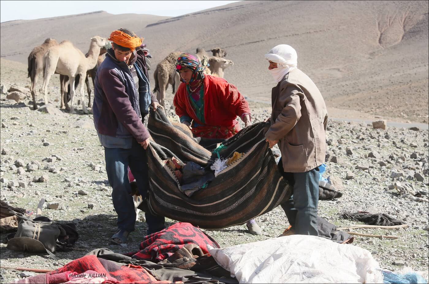 bagages préparées par les nomades berbères au maroc
