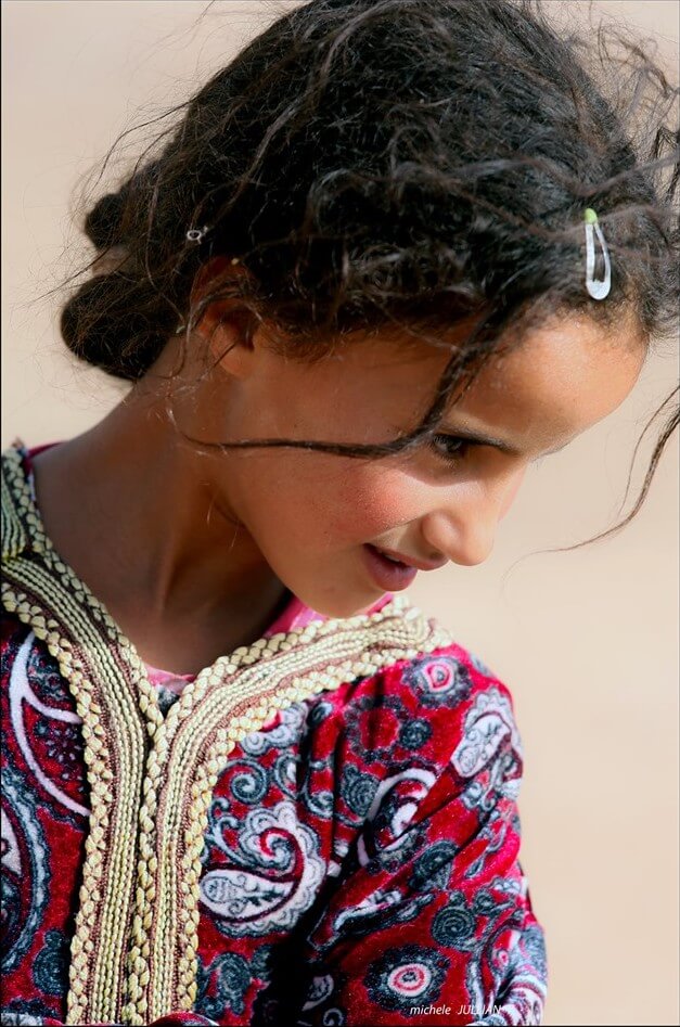 fillette nomade au maroc