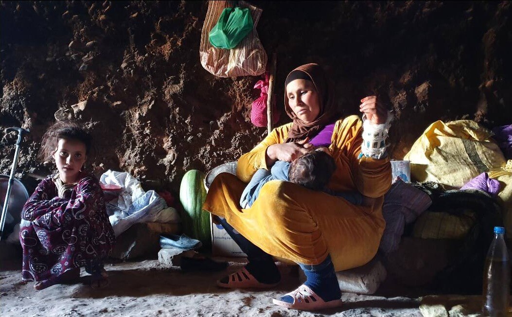 nomades berbères vivant dans des grottes de l'atlas
