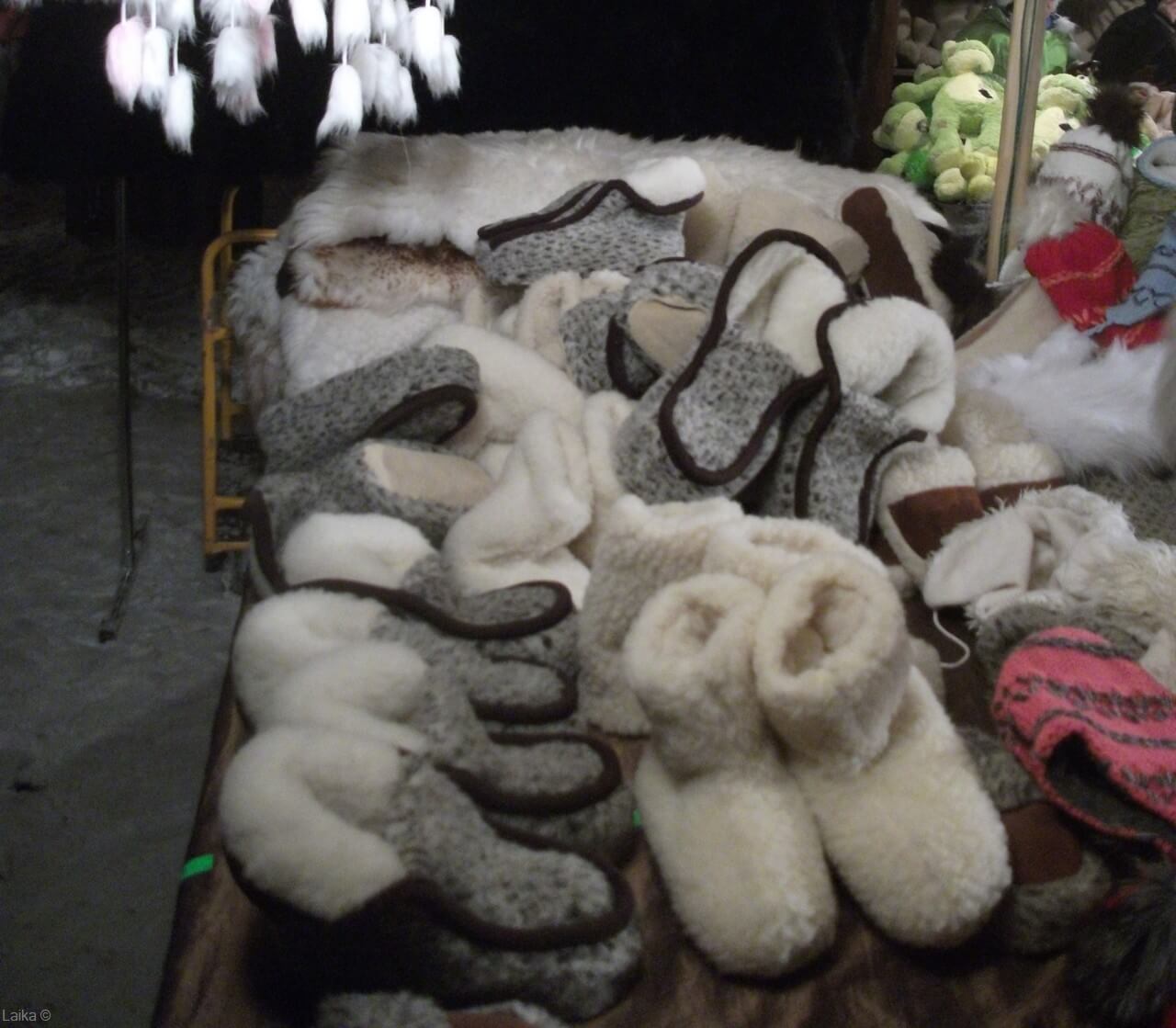 pantoufles sur le marché de noel de cracovie