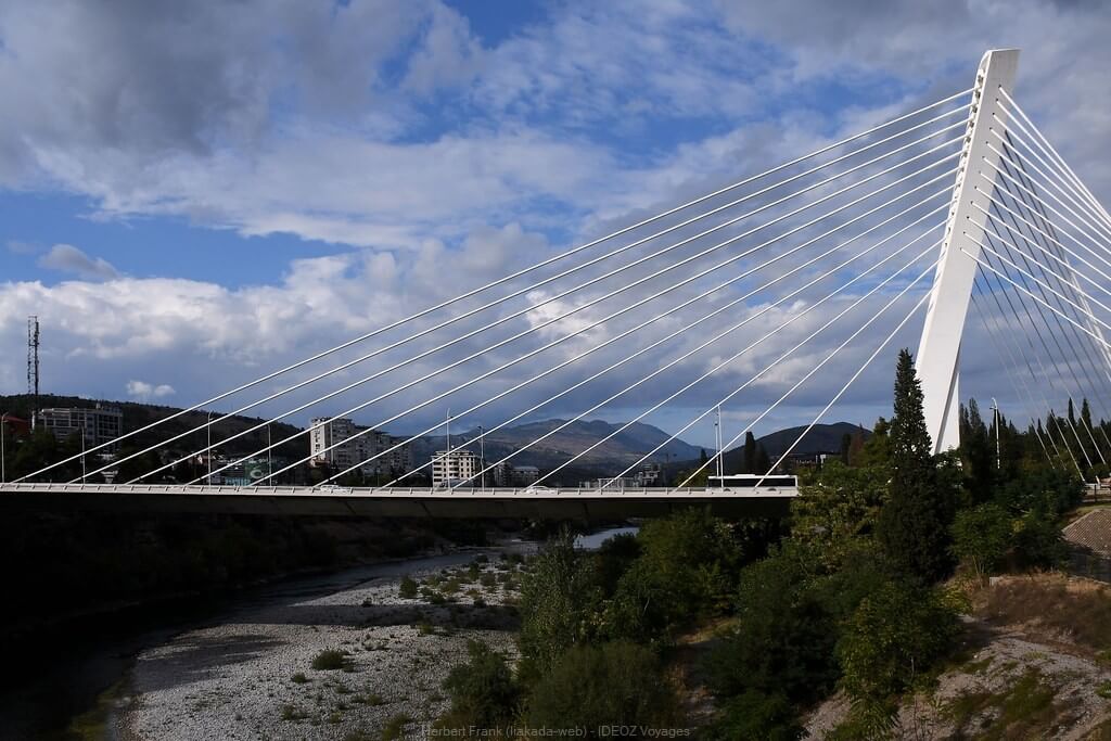 podgorica pont de la paix au montenegro