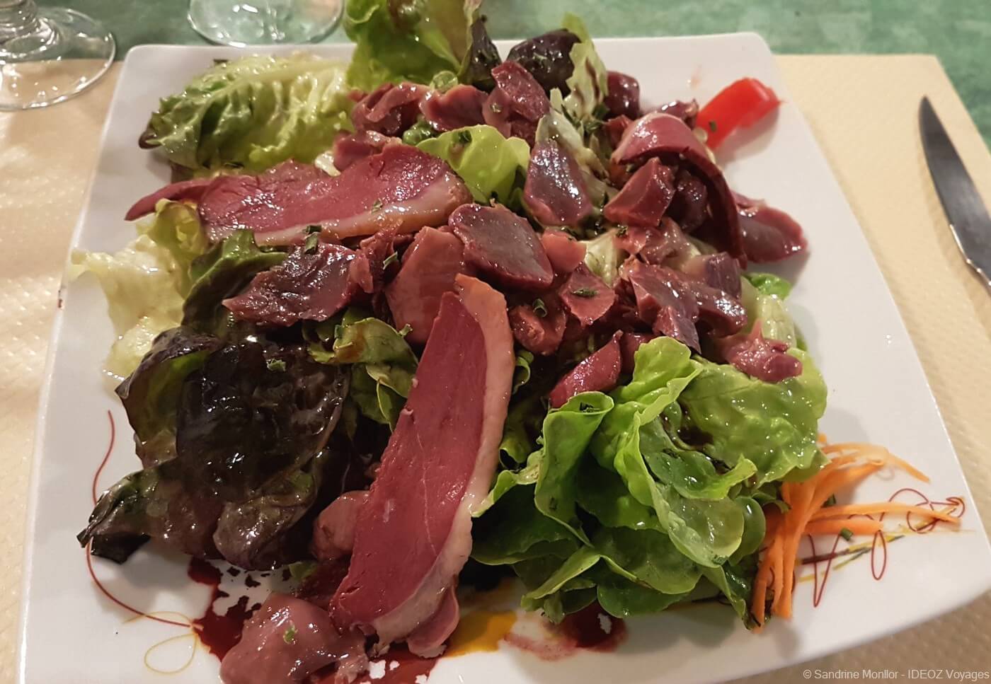 salade lauragaise au restaurant le petit gazouillis à castelnaudary
