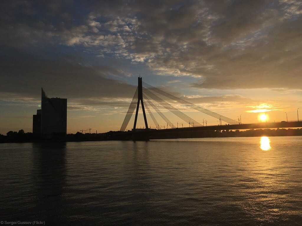 Pont de Riga menant jusqu'à l'ile Kipsala