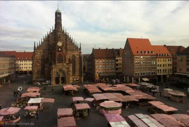 marché de noel de nuremberg sur la place de la cathédrale