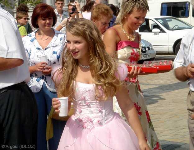 kiev jeune fille participant à un mariage