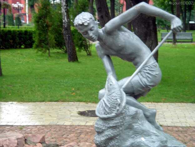 kiev bronze statue de pêcheur