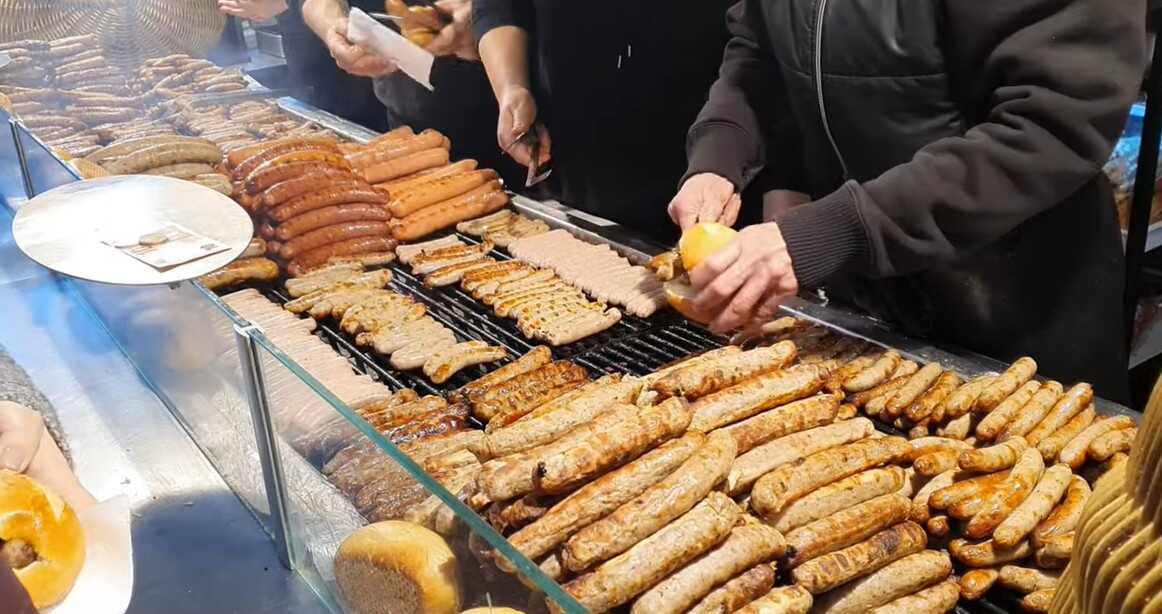 stand de saucisses sur le marché de noel de Nuremberg