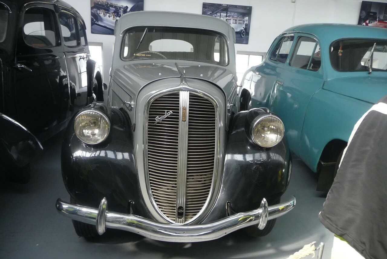 voitures anciennes exposées au musée Skoda de Mlada boleslav
