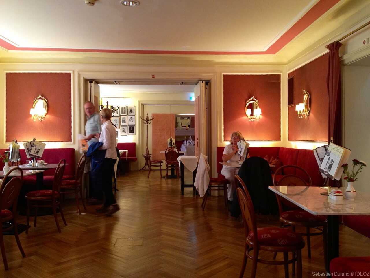 intérieur du café Sacher à Innsbrück