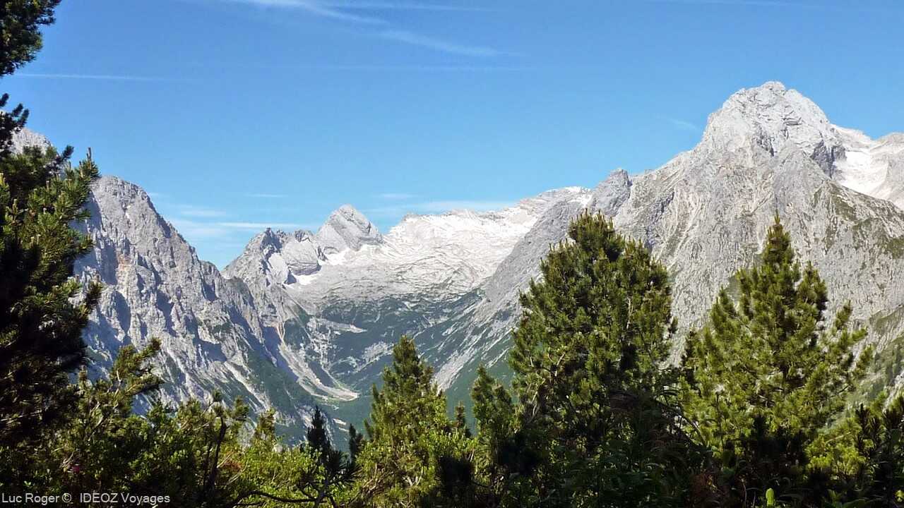vue des alpes bavaroises depuis le refuge de Schachenhaus de louis 2 de bavière 