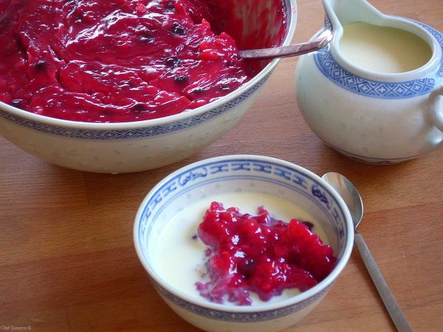 Le meilleur des cuisines européennes ; gastronomies, saveurs et recettes 10 rote grütze mit vanillesoße