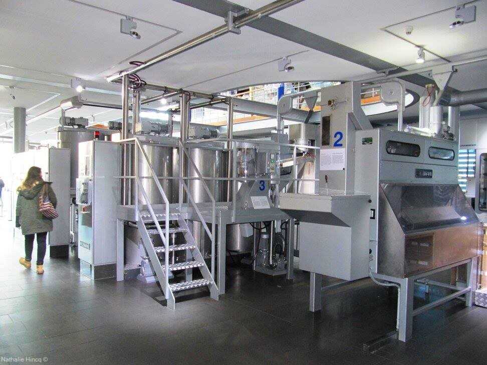 machines d'usine d'une chocolaterie au musée du chocolat à cologne
