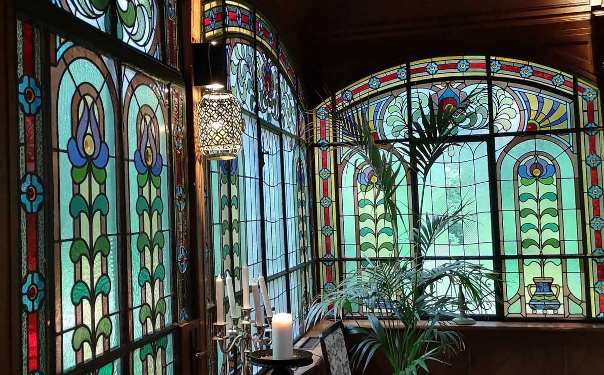 vitraux du jardin d'hiver de la villa de l'écrivain à budapest