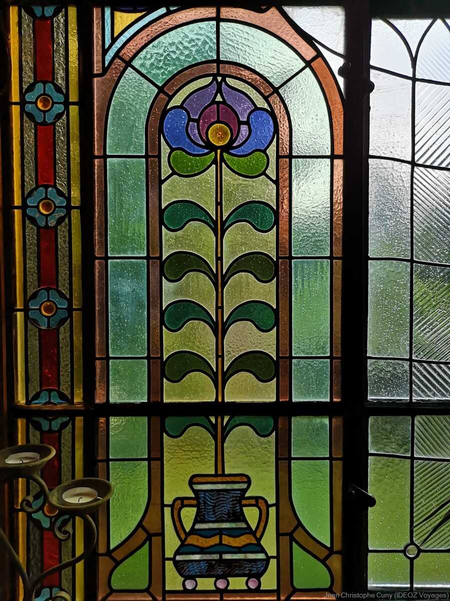 vitraux du jardin d'hiver à la villa de l'écrivain à budapest