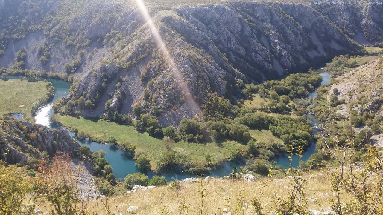 canyon de la rivière krupa en été