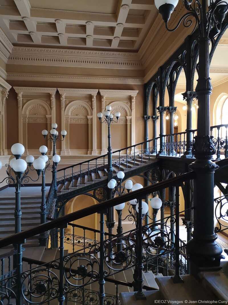 budapest nouveau hôtel de ville escaliers
