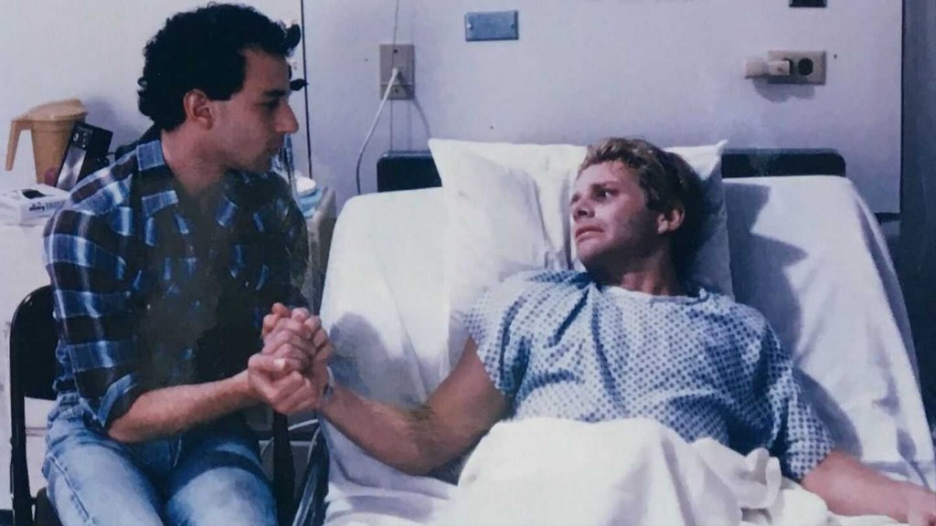 buddies david bennett et robert willow dans la chambre d'hopital premier film sur le sida
