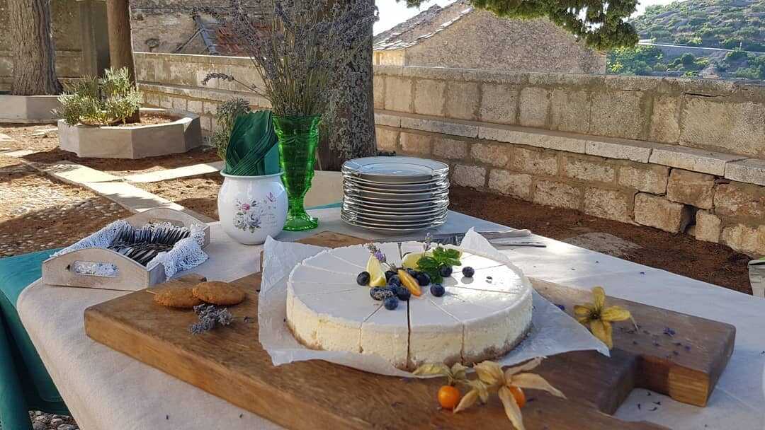 gateau cheesecake a la lavande  hvar konoba zbondini-a-velo grablje sur l'ile de hvar