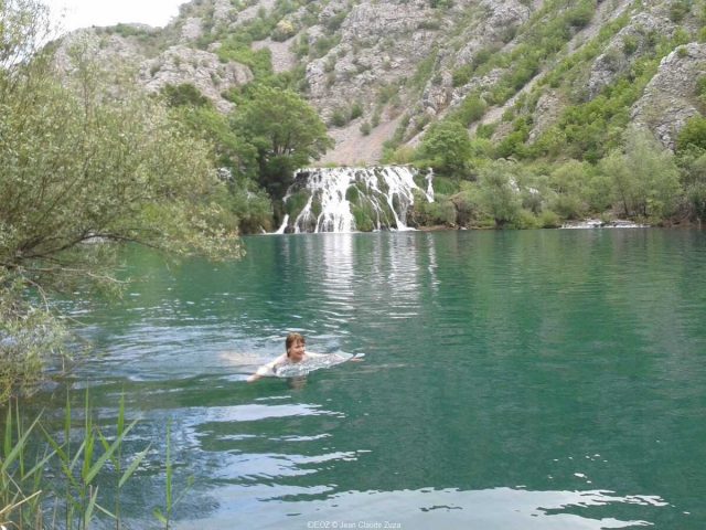 baignade dans les chutes de la riviere krupa
