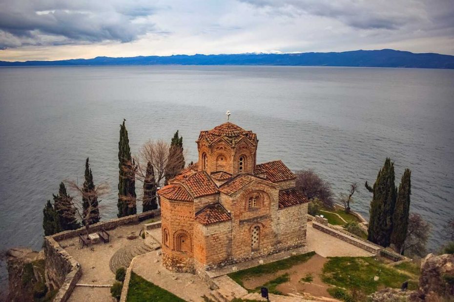 monastère et lac ohrid