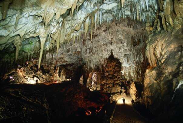 stalagmites de la grotte velika dvorana skocjan