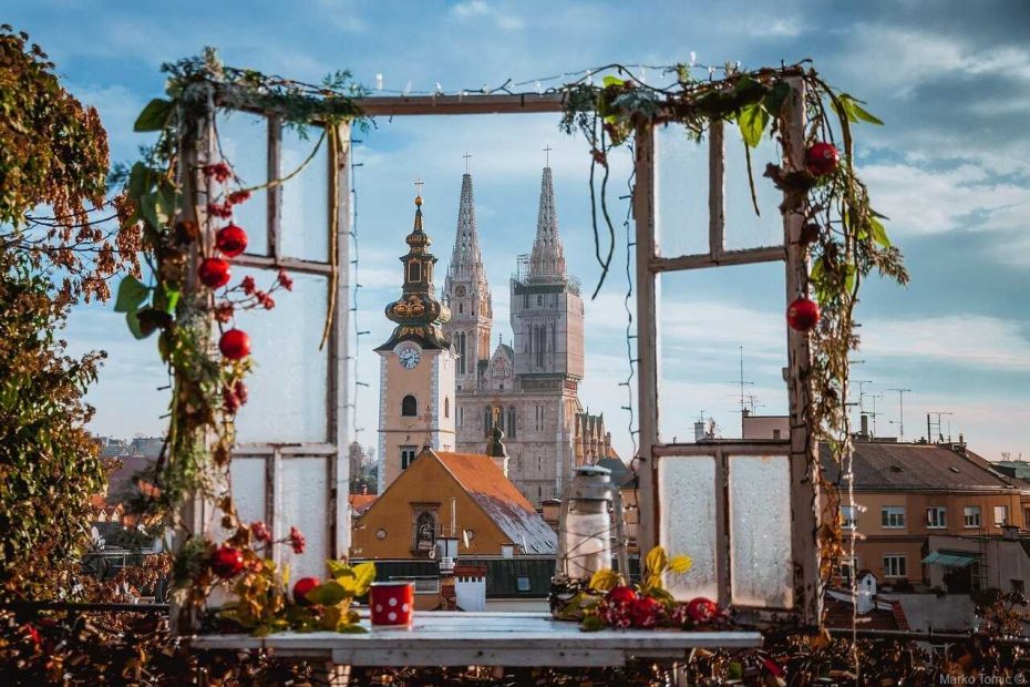 cathédrale de zagreb depuis le passage strossmayer