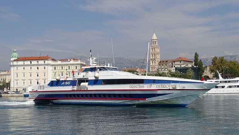 yatch en croatie dans le port de split (1)