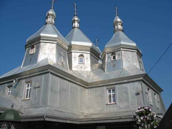 carpates église de village en pays hustul