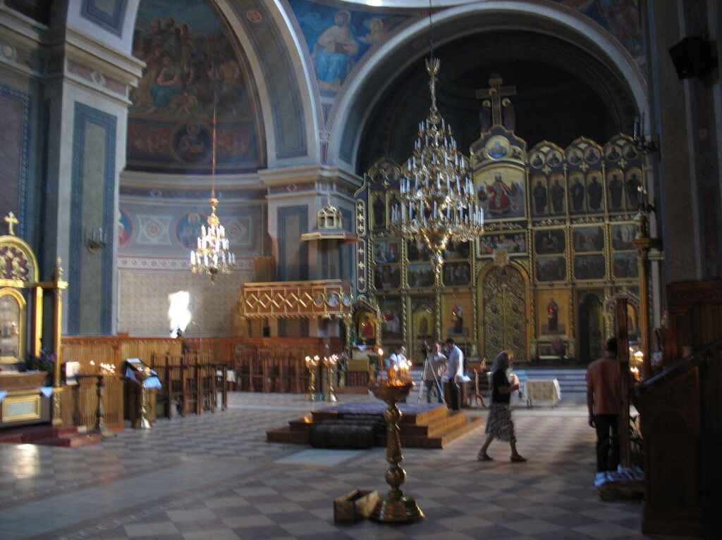 interieur dune eglise orthodoxe en ukraine