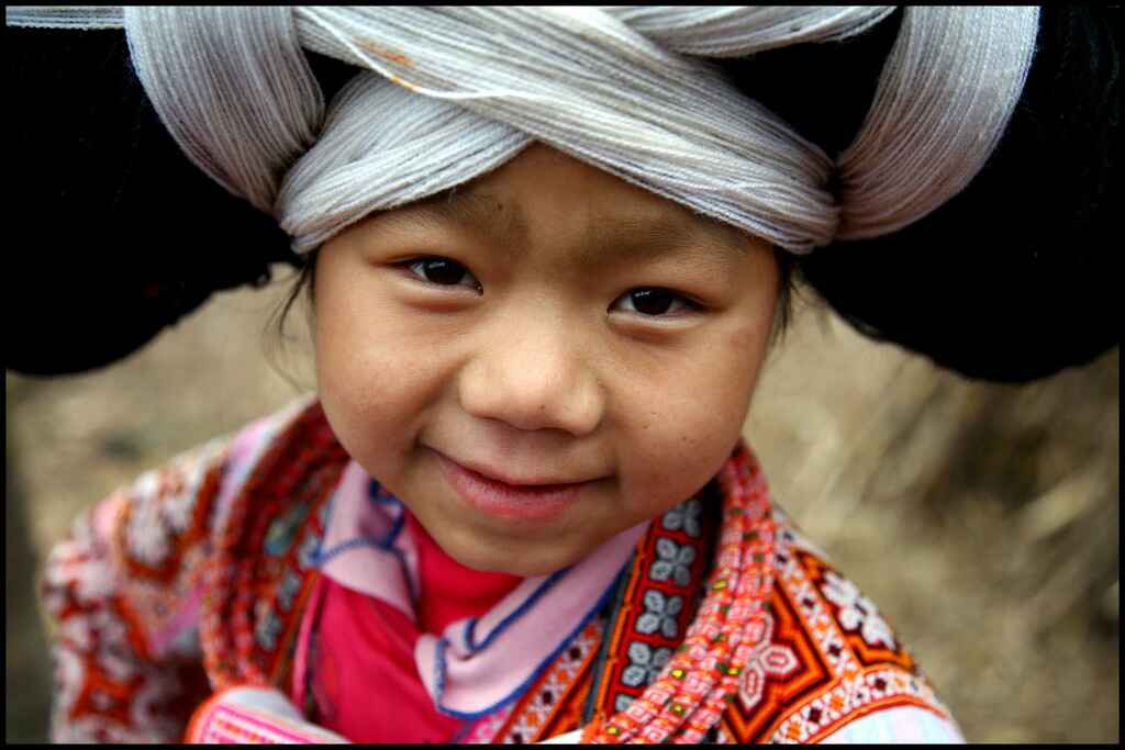 petite fille ethnie miao longue corne hmong
