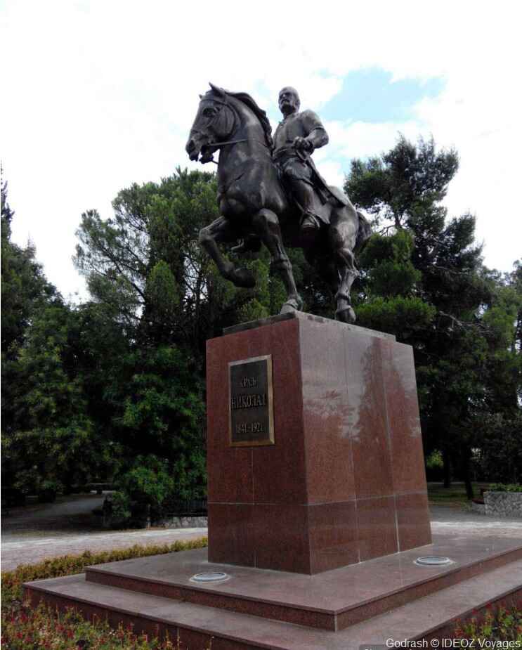podgorica statue equestre parc njegosev 1
